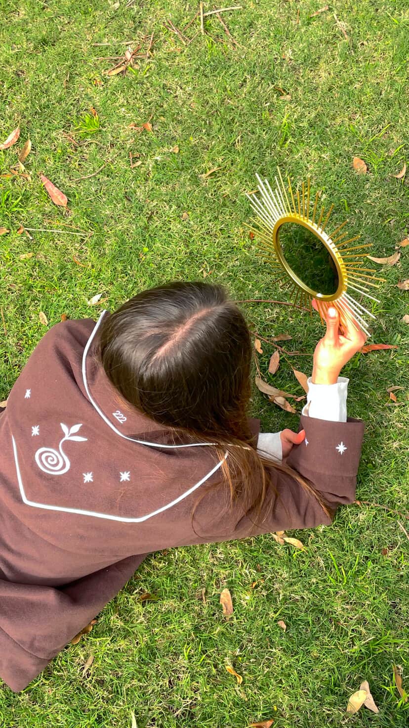 Campera ancla                                                                                                            (incluye una sesión gratuita con una astrologa analizando tu carta astral)